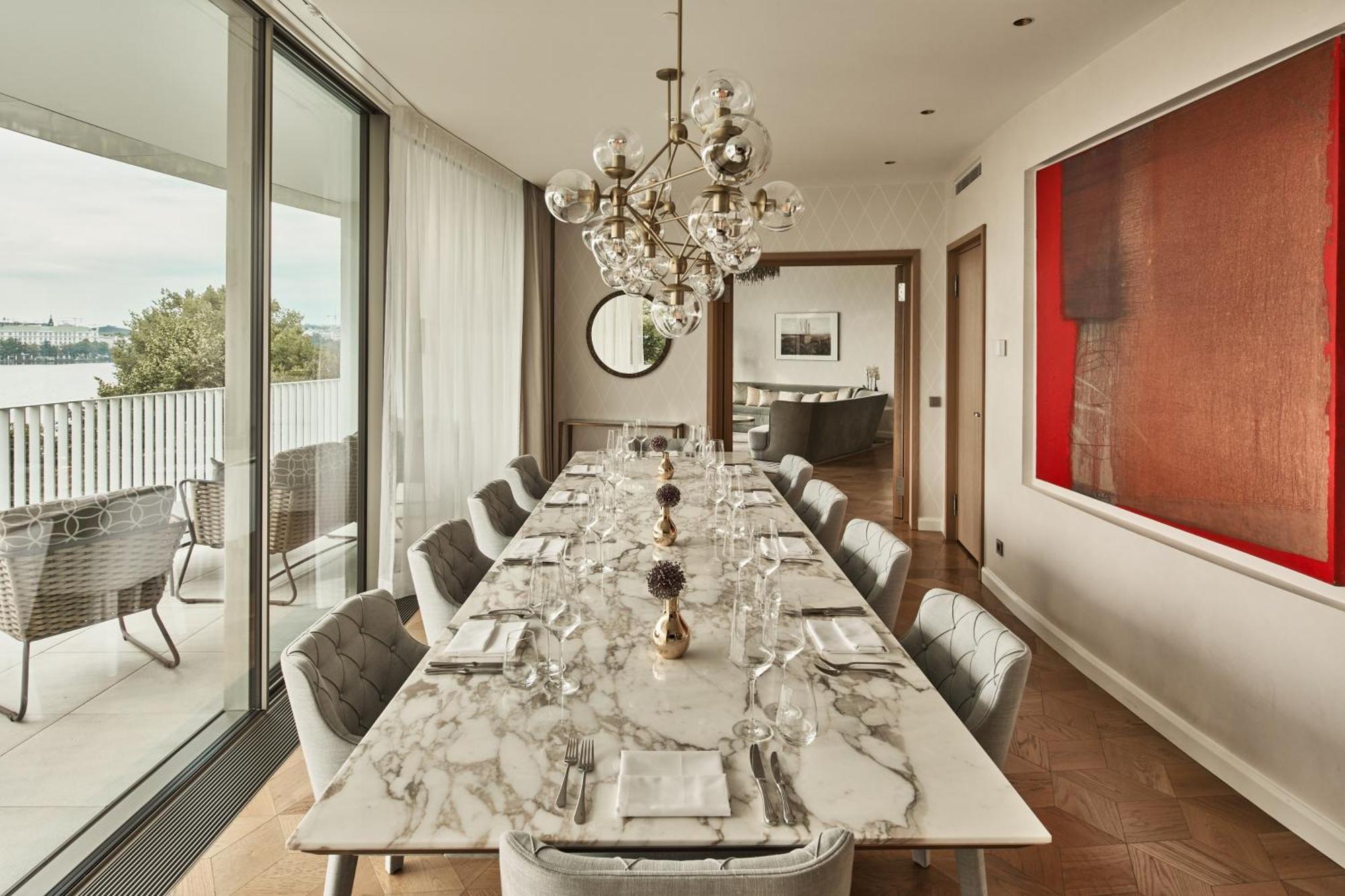 The Fontenay Гамбург Экстерьер фото Dining room