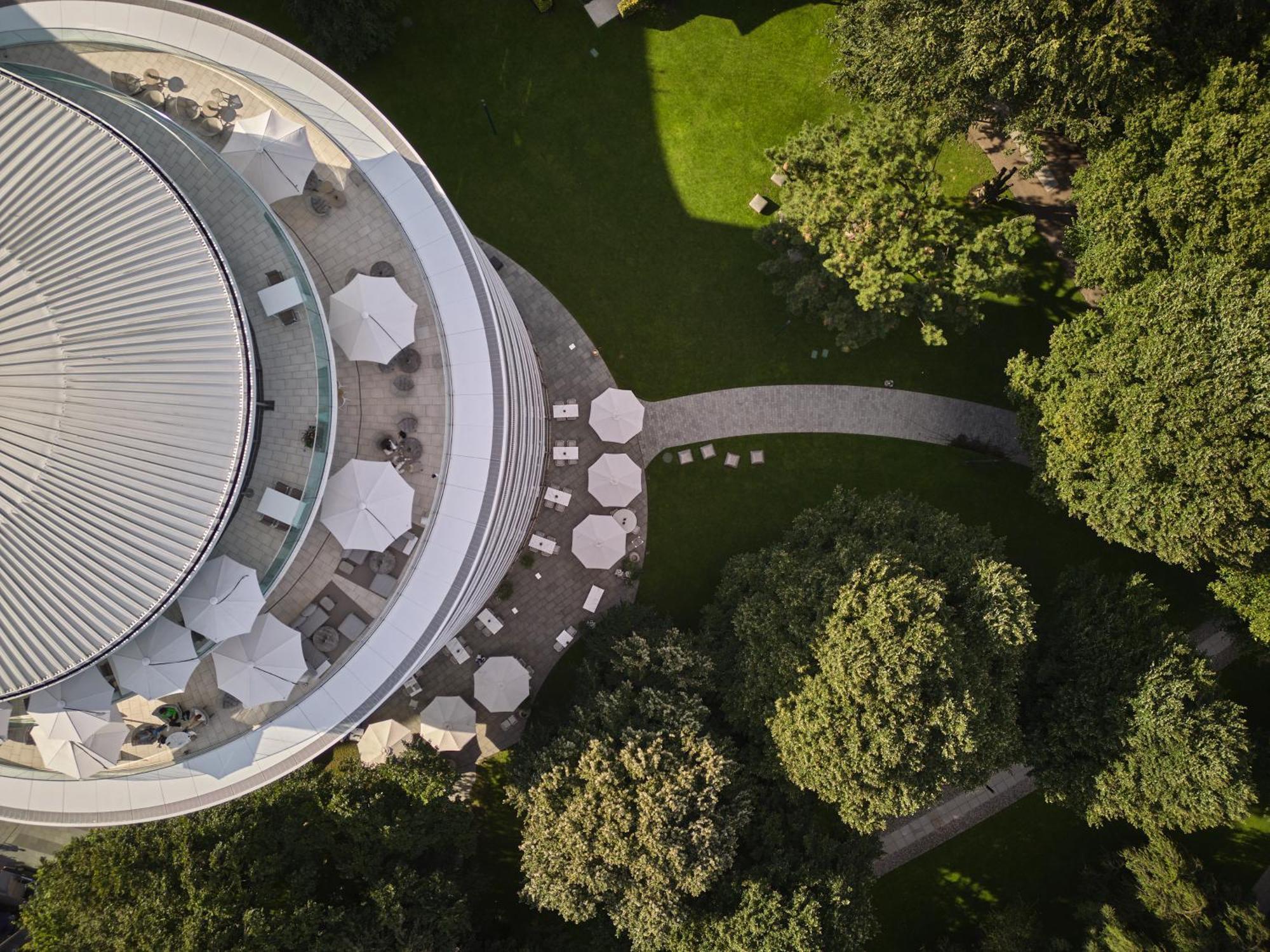 The Fontenay Гамбург Экстерьер фото Aerial view of the building