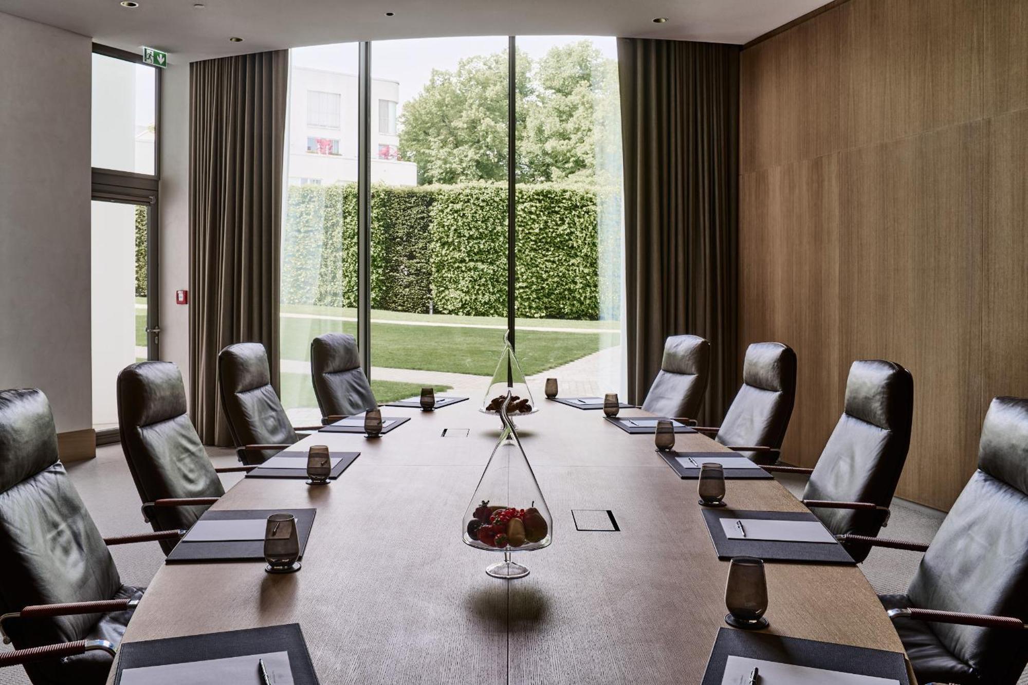 The Fontenay Гамбург Экстерьер фото Boardroom