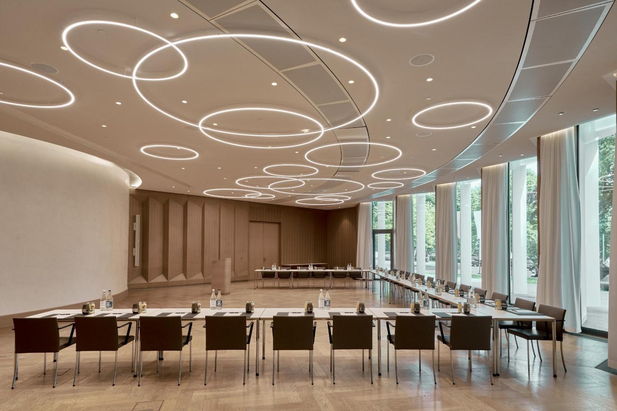 The Fontenay Гамбург Экстерьер фото The conference room