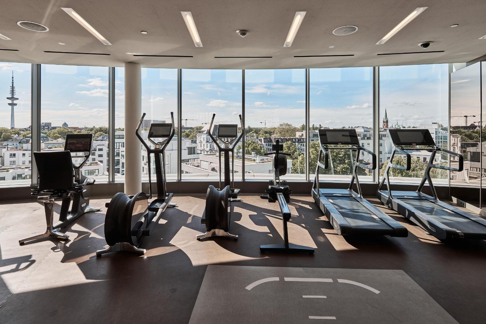 The Fontenay Гамбург Экстерьер фото The gym at The Standard East Village