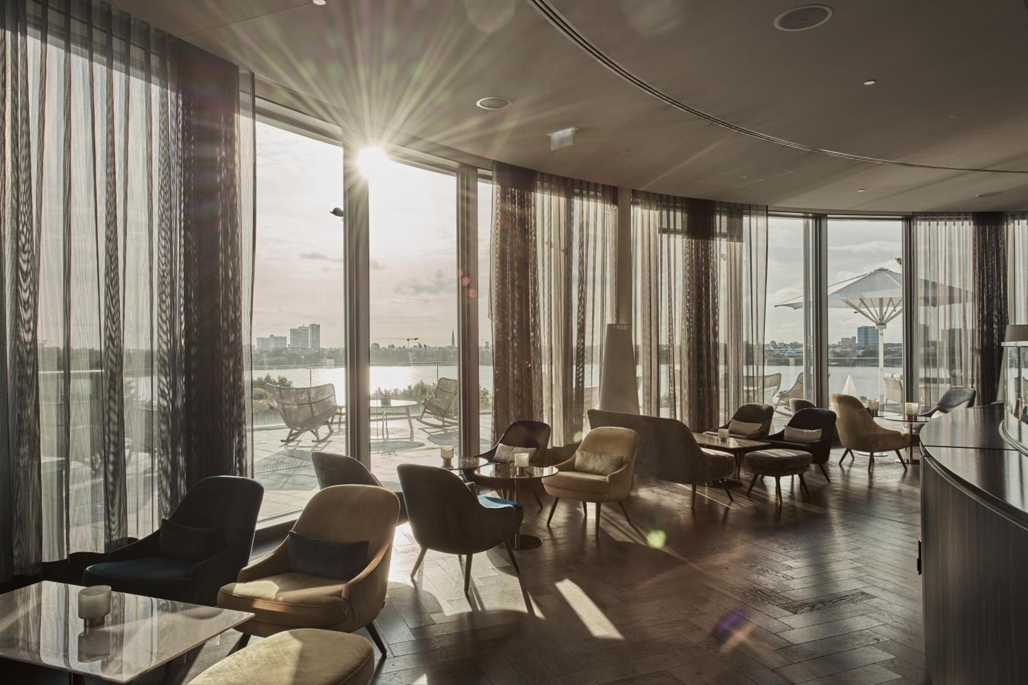 The Fontenay Гамбург Экстерьер фото The Sky Bar